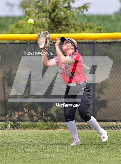 Thumbnail 1 in Center Point-Urbana vs Linn-Mar (Linn-Mar/Alburnett Invitational) photogallery.