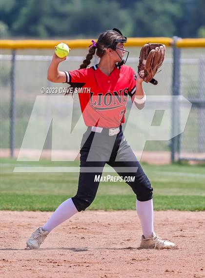 Thumbnail 1 in Center Point-Urbana vs Linn-Mar (Linn-Mar/Alburnett Invitational) photogallery.