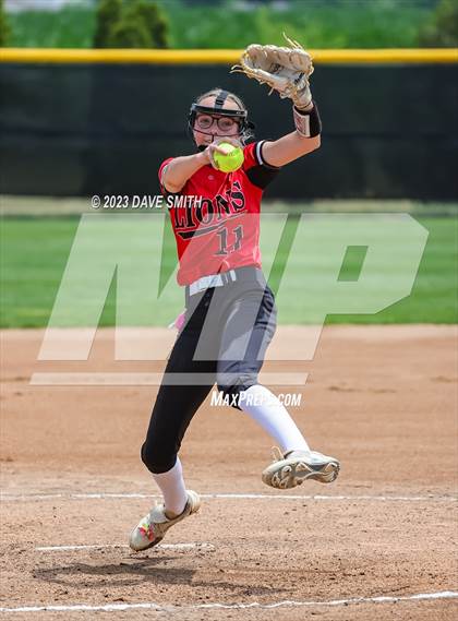 Thumbnail 1 in Center Point-Urbana vs Linn-Mar (Linn-Mar/Alburnett Invitational) photogallery.