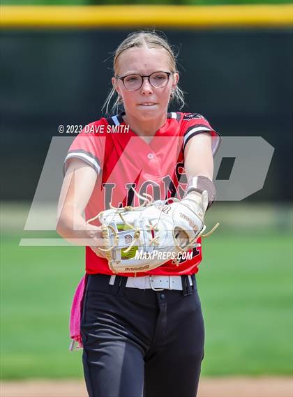 Thumbnail 1 in Center Point-Urbana vs Linn-Mar (Linn-Mar/Alburnett Invitational) photogallery.
