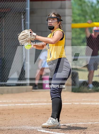 Thumbnail 1 in Center Point-Urbana vs Linn-Mar (Linn-Mar/Alburnett Invitational) photogallery.