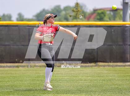 Thumbnail 1 in Center Point-Urbana vs Linn-Mar (Linn-Mar/Alburnett Invitational) photogallery.