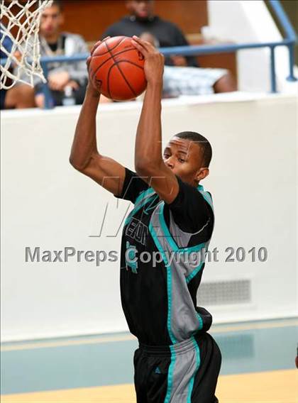 Thumbnail 1 in Sheldon vs. Compton (The Tournament) photogallery.