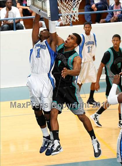 Thumbnail 2 in Sheldon vs. Compton (The Tournament) photogallery.