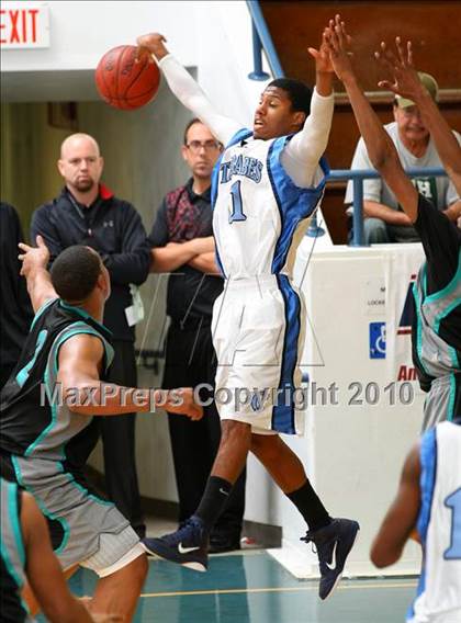 Thumbnail 2 in Sheldon vs. Compton (The Tournament) photogallery.