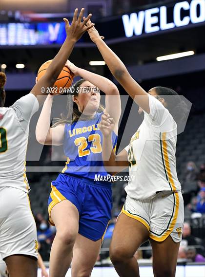 Thumbnail 3 in Vanden vs. Lincoln (CIF SJS D3 Final) photogallery.