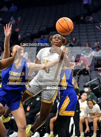 Thumbnail 3 in Vanden vs. Lincoln (CIF SJS D3 Final) photogallery.