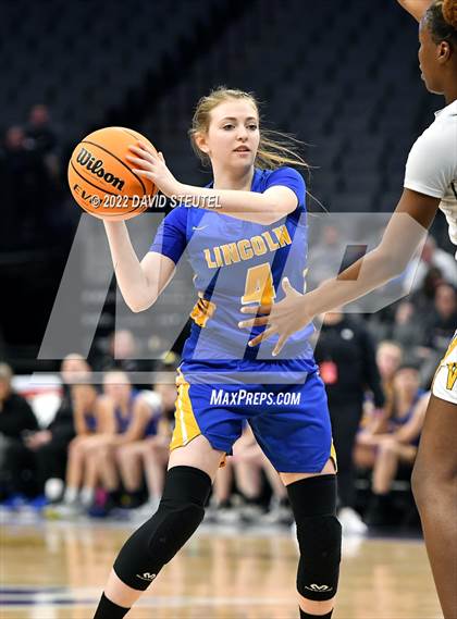 Thumbnail 3 in Vanden vs. Lincoln (CIF SJS D3 Final) photogallery.