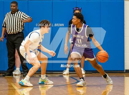 Thumbnail 3 in Muncie Central @ Indianapolis  Bishop Chatard photogallery.