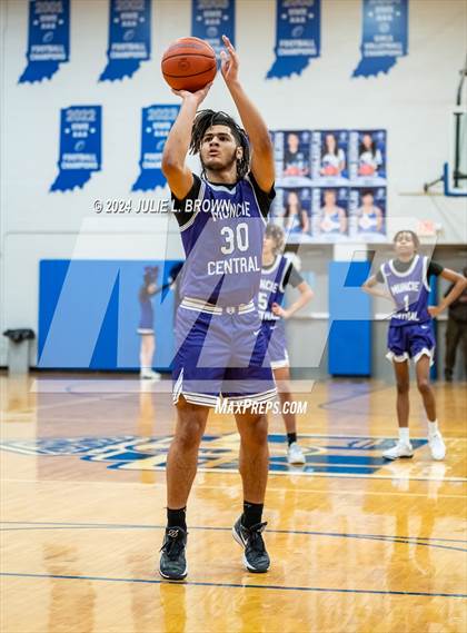 Thumbnail 1 in Muncie Central @ Indianapolis  Bishop Chatard photogallery.