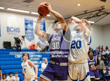 Thumbnail 2 in Muncie Central @ Indianapolis  Bishop Chatard photogallery.