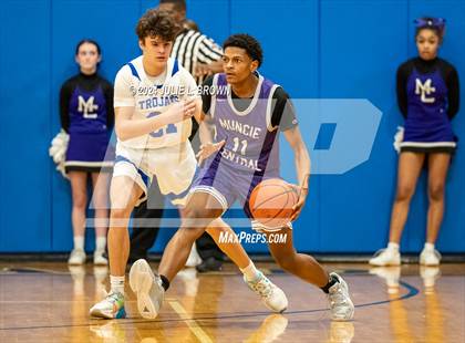 Thumbnail 2 in Muncie Central @ Indianapolis  Bishop Chatard photogallery.