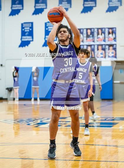 Thumbnail 3 in Muncie Central @ Indianapolis  Bishop Chatard photogallery.