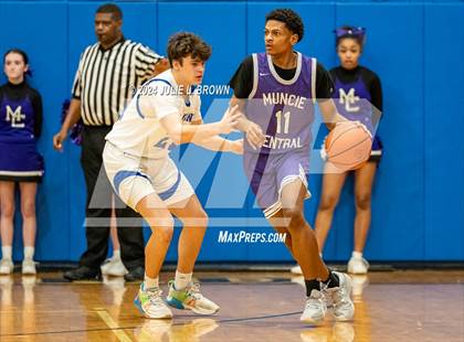 Thumbnail 2 in Muncie Central @ Indianapolis  Bishop Chatard photogallery.