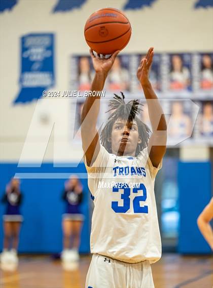 Thumbnail 2 in Muncie Central @ Indianapolis  Bishop Chatard photogallery.