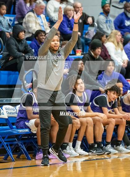Thumbnail 1 in Muncie Central @ Indianapolis  Bishop Chatard photogallery.