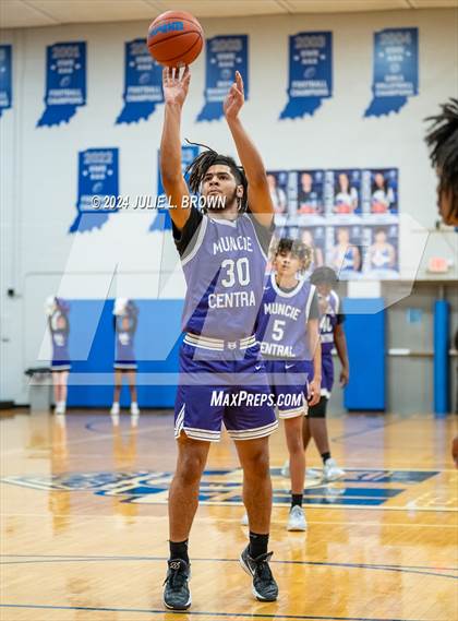 Thumbnail 2 in Muncie Central @ Indianapolis  Bishop Chatard photogallery.