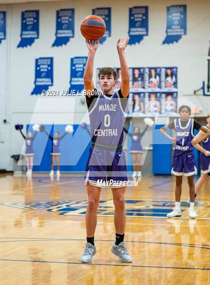 Thumbnail 2 in Muncie Central @ Indianapolis  Bishop Chatard photogallery.