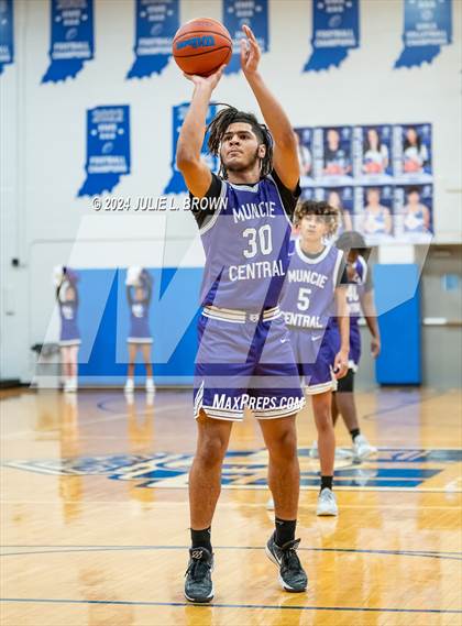 Thumbnail 1 in Muncie Central @ Indianapolis  Bishop Chatard photogallery.