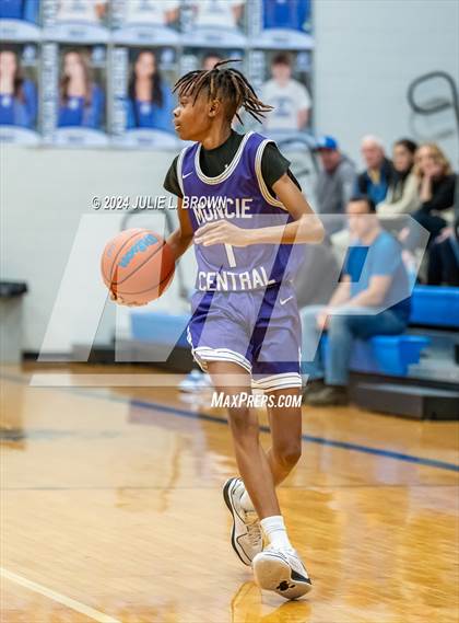 Thumbnail 1 in Muncie Central @ Indianapolis  Bishop Chatard photogallery.