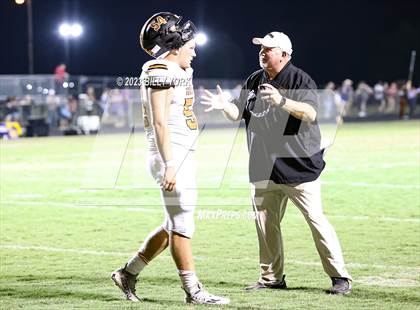 Thumbnail 2 in Grand Saline vs Edgewood photogallery.