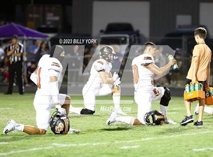 Thumbnail 2 in Grand Saline vs Edgewood photogallery.