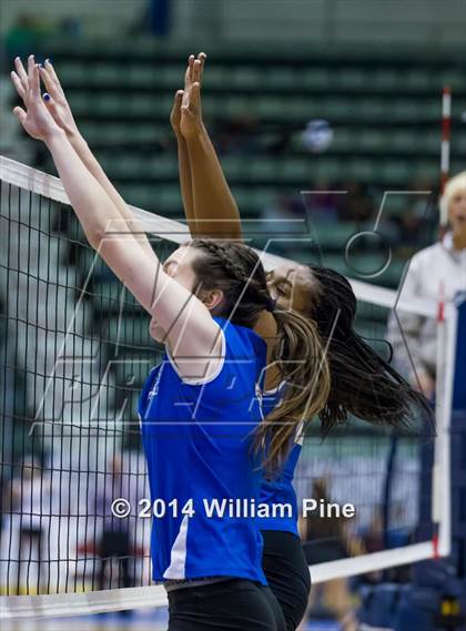 Thumbnail 3 in Williamsville South vs. John Glenn (NYSPHSAA Class B Final) photogallery.