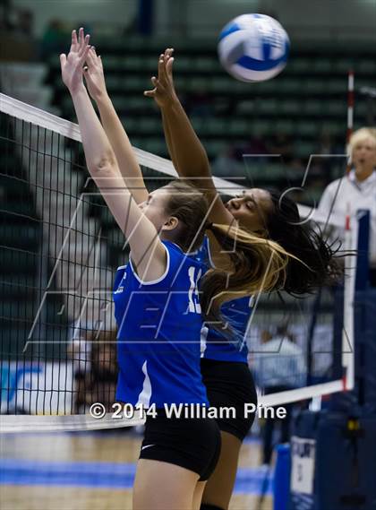 Thumbnail 2 in Williamsville South vs. John Glenn (NYSPHSAA Class B Final) photogallery.