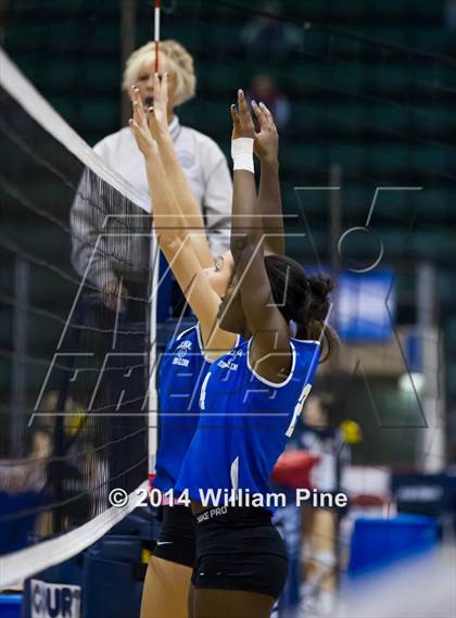 Thumbnail 3 in Williamsville South vs. John Glenn (NYSPHSAA Class B Final) photogallery.