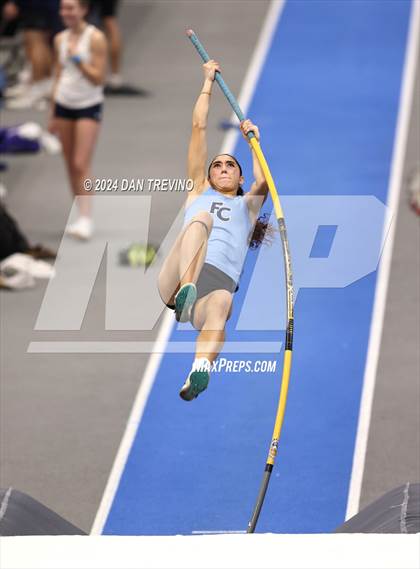 Thumbnail 2 in Beach District Pole Vault (Meet #3) photogallery.