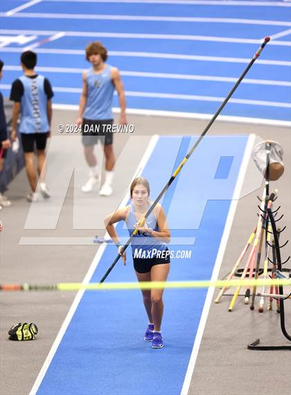 Thumbnail 3 in Beach District Pole Vault (Meet #3) photogallery.