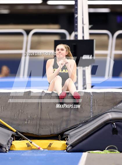 Thumbnail 1 in Beach District Pole Vault (Meet #3) photogallery.