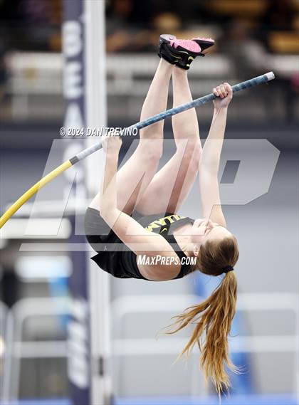 Thumbnail 3 in Beach District Pole Vault (Meet #3) photogallery.