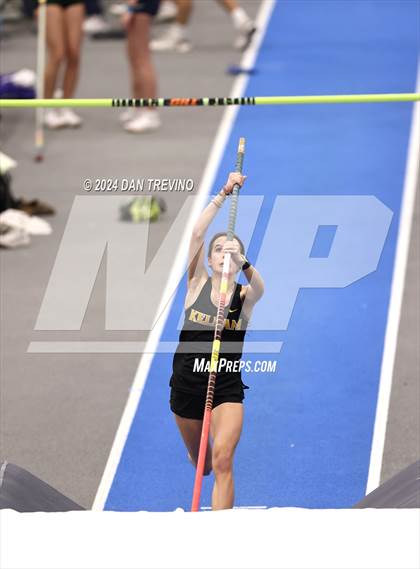 Thumbnail 1 in Beach District Pole Vault (Meet #3) photogallery.