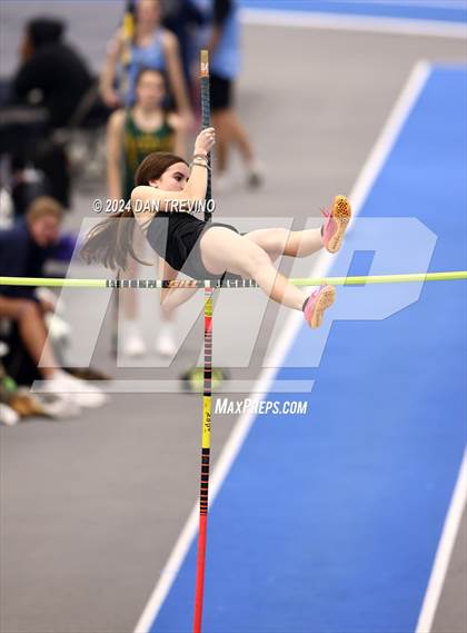 Thumbnail 2 in Beach District Pole Vault (Meet #3) photogallery.