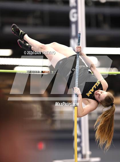 Thumbnail 2 in Beach District Pole Vault (Meet #3) photogallery.