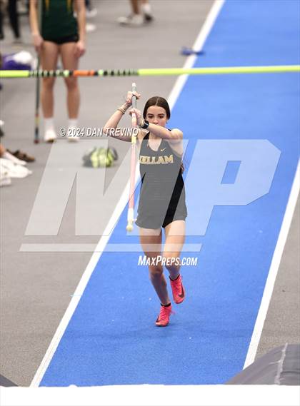 Thumbnail 1 in Beach District Pole Vault (Meet #3) photogallery.