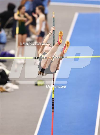 Thumbnail 2 in Beach District Pole Vault (Meet #3) photogallery.