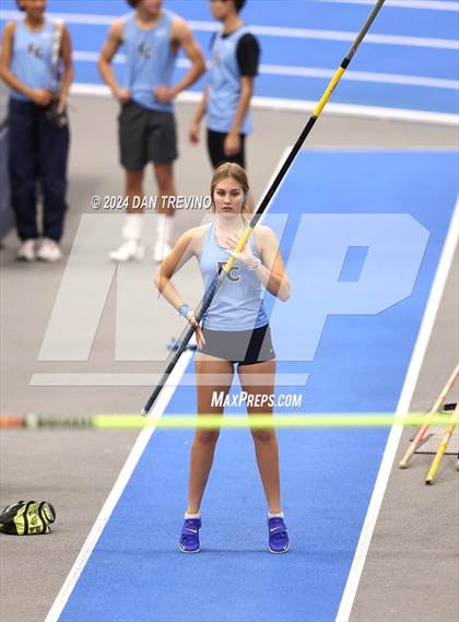 Thumbnail 2 in Beach District Pole Vault (Meet #3) photogallery.