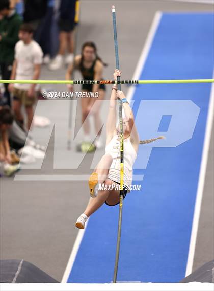 Thumbnail 3 in Beach District Pole Vault (Meet #3) photogallery.
