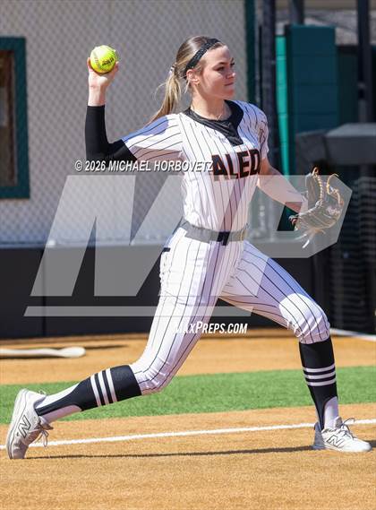 Thumbnail 3 in Melissa vs Aledo photogallery.