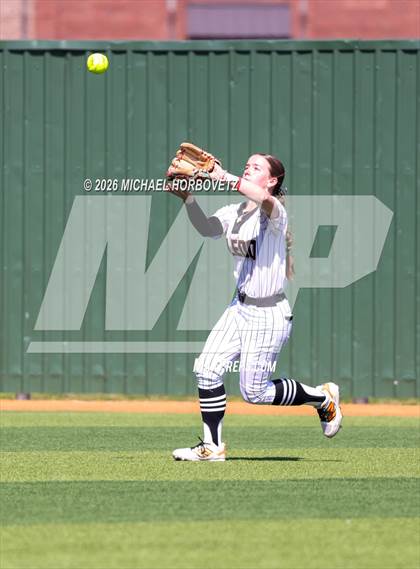 Thumbnail 3 in Melissa vs Aledo photogallery.