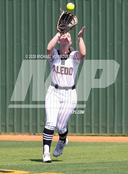 Thumbnail 3 in Melissa vs Aledo photogallery.