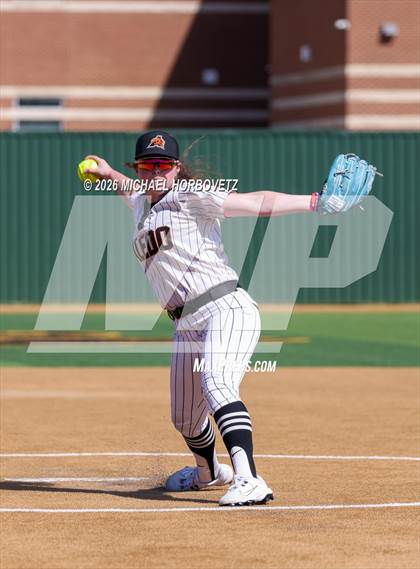 Thumbnail 3 in Melissa vs Aledo photogallery.