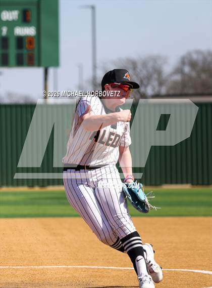 Thumbnail 2 in Melissa vs Aledo photogallery.