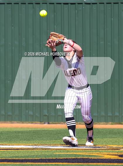 Thumbnail 3 in Melissa vs Aledo photogallery.