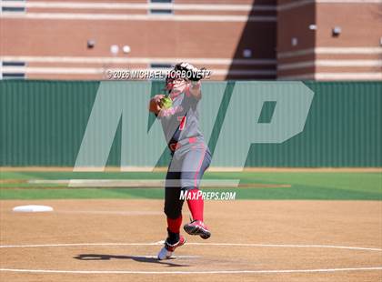 Thumbnail 3 in Melissa vs Aledo photogallery.