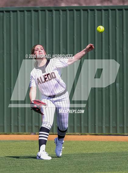 Thumbnail 1 in Melissa vs Aledo photogallery.