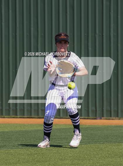 Thumbnail 3 in Melissa vs Aledo photogallery.