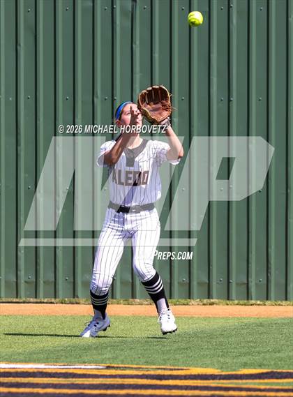 Thumbnail 3 in Melissa vs Aledo photogallery.